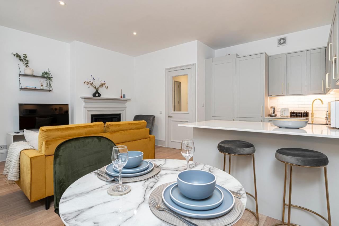 Stylish 1 Bed Flats In Soho, Next To Piccadilly Circus And Trafalgar Square Лондон Екстер'єр фото