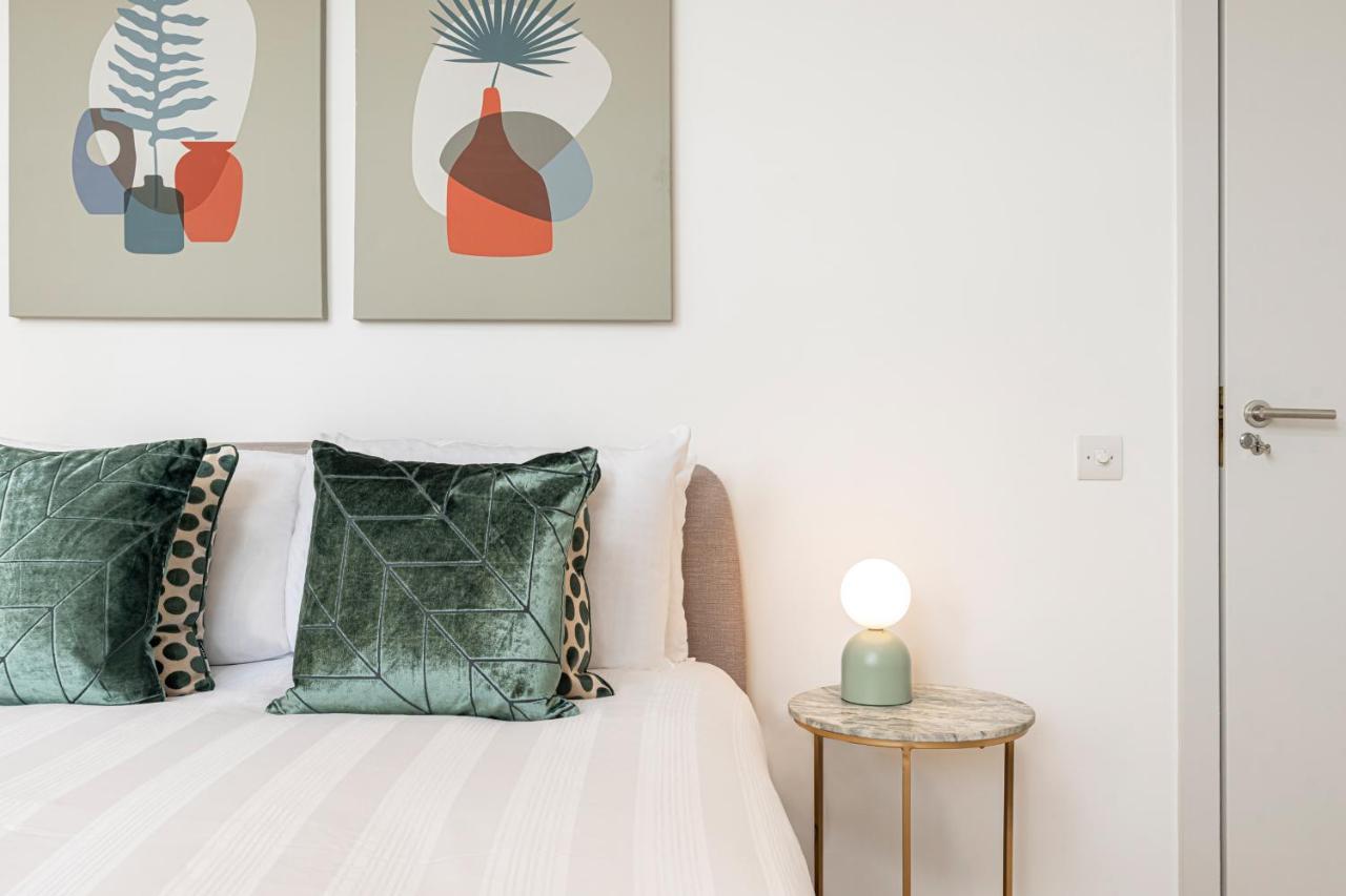 Stylish 1 Bed Flats In Soho, Next To Piccadilly Circus And Trafalgar Square Лондон Екстер'єр фото
