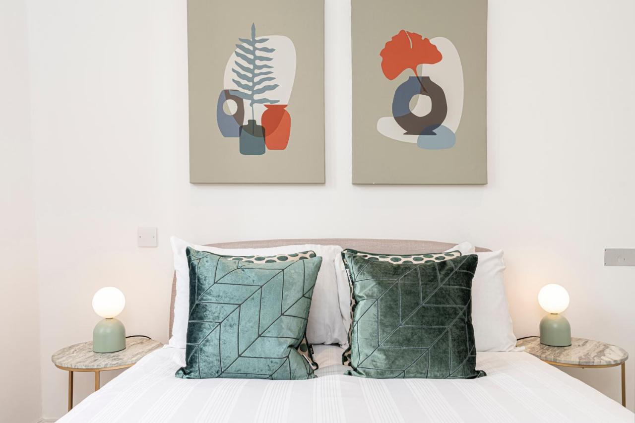 Stylish 1 Bed Flats In Soho, Next To Piccadilly Circus And Trafalgar Square Лондон Екстер'єр фото
