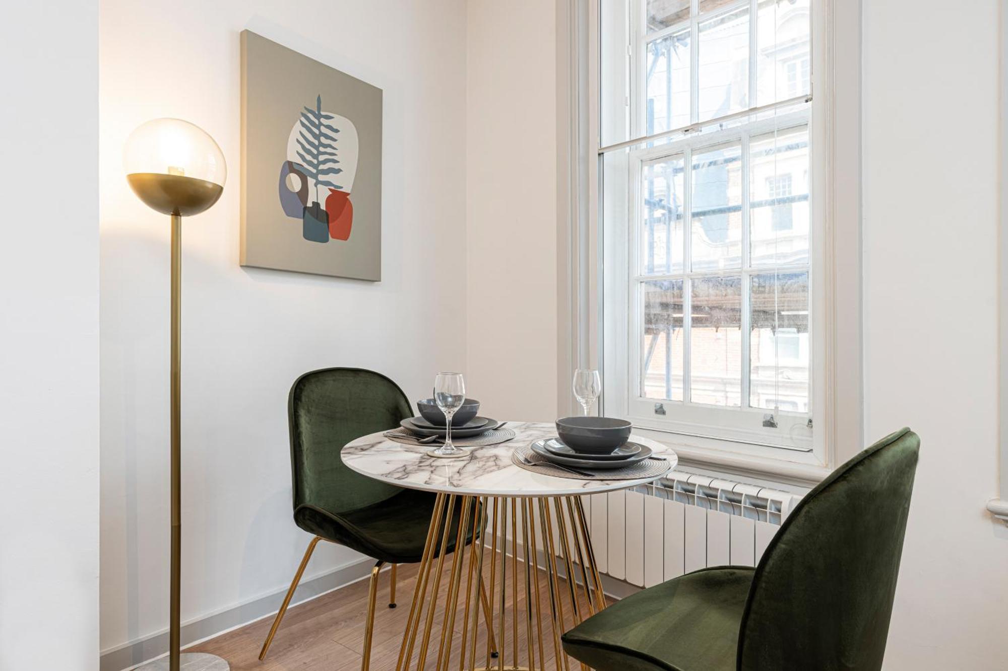 Stylish 1 Bed Flats In Soho, Next To Piccadilly Circus And Trafalgar Square Лондон Екстер'єр фото