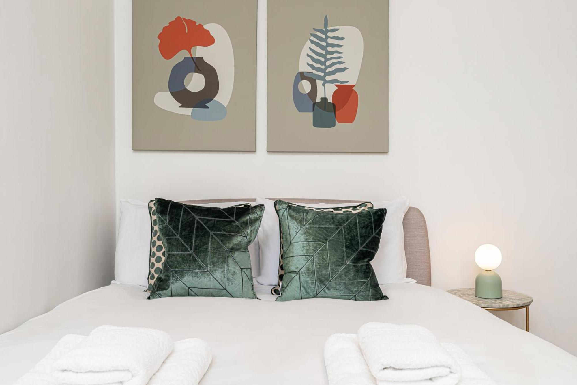 Stylish 1 Bed Flats In Soho, Next To Piccadilly Circus And Trafalgar Square Лондон Екстер'єр фото