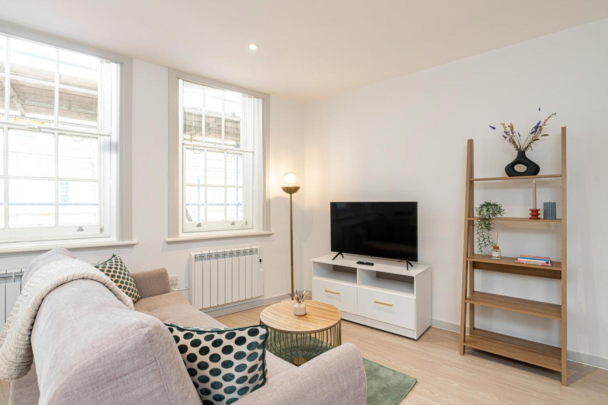 Stylish 1 Bed Flats In Soho, Next To Piccadilly Circus And Trafalgar Square Лондон Екстер'єр фото