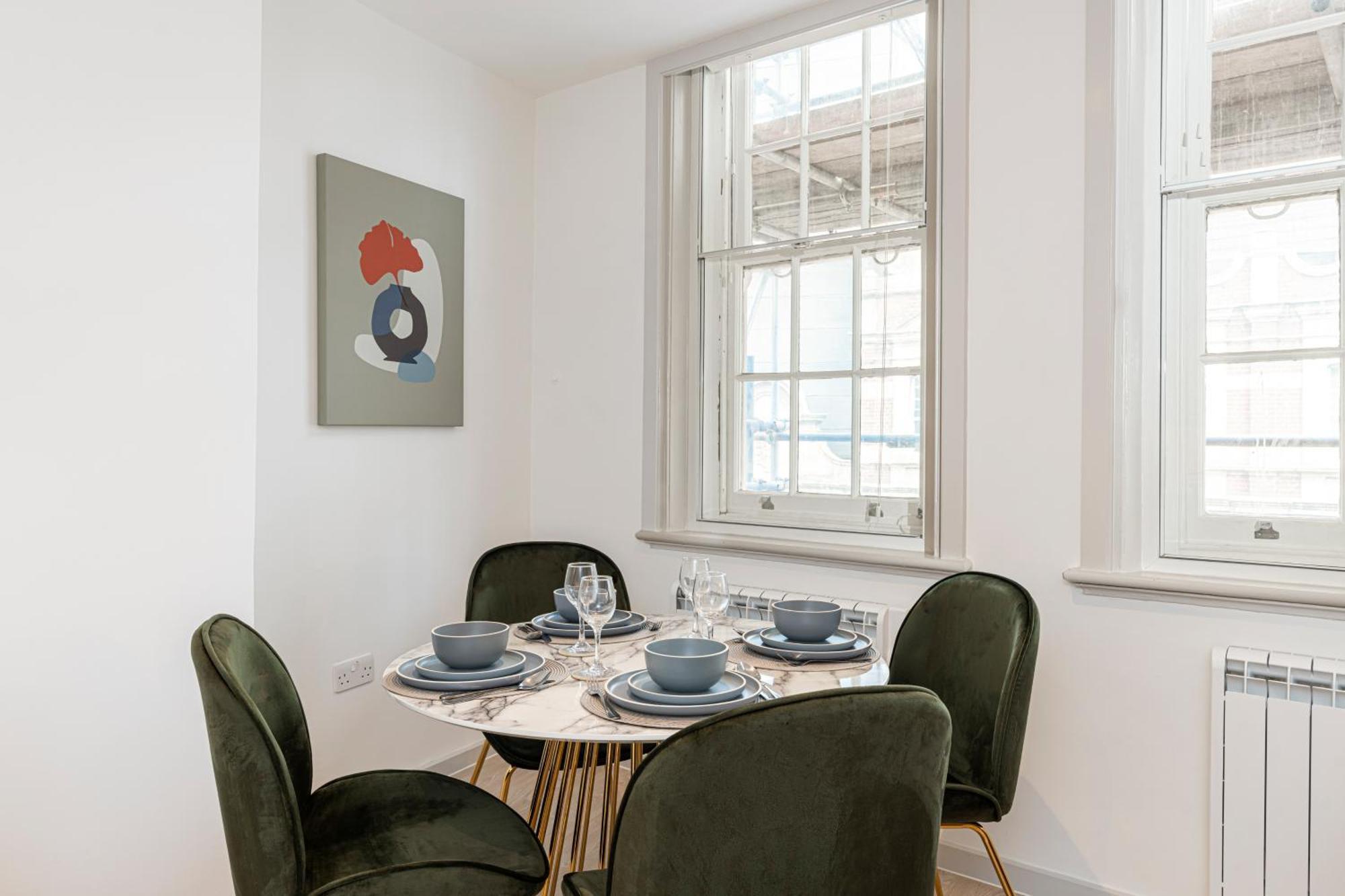 Stylish 1 Bed Flats In Soho, Next To Piccadilly Circus And Trafalgar Square Лондон Екстер'єр фото